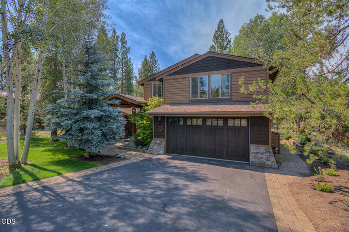 Property Photo: 58017 Tokatee Lane OR 97707