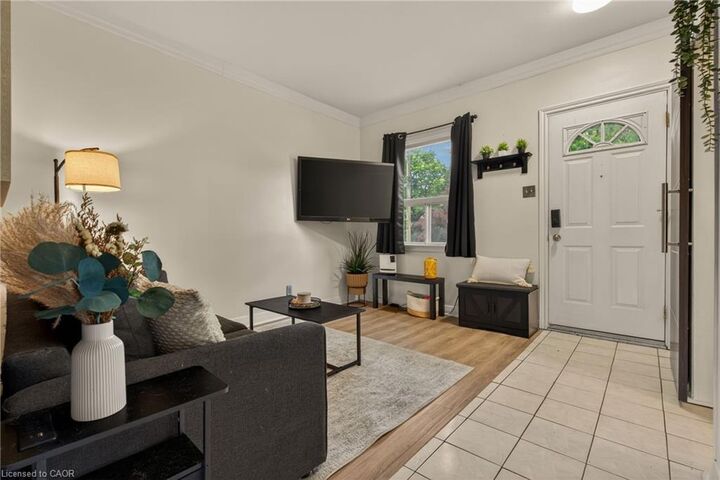 Property Photo:  153 Ferrie Street E  ON L8L 3T4 