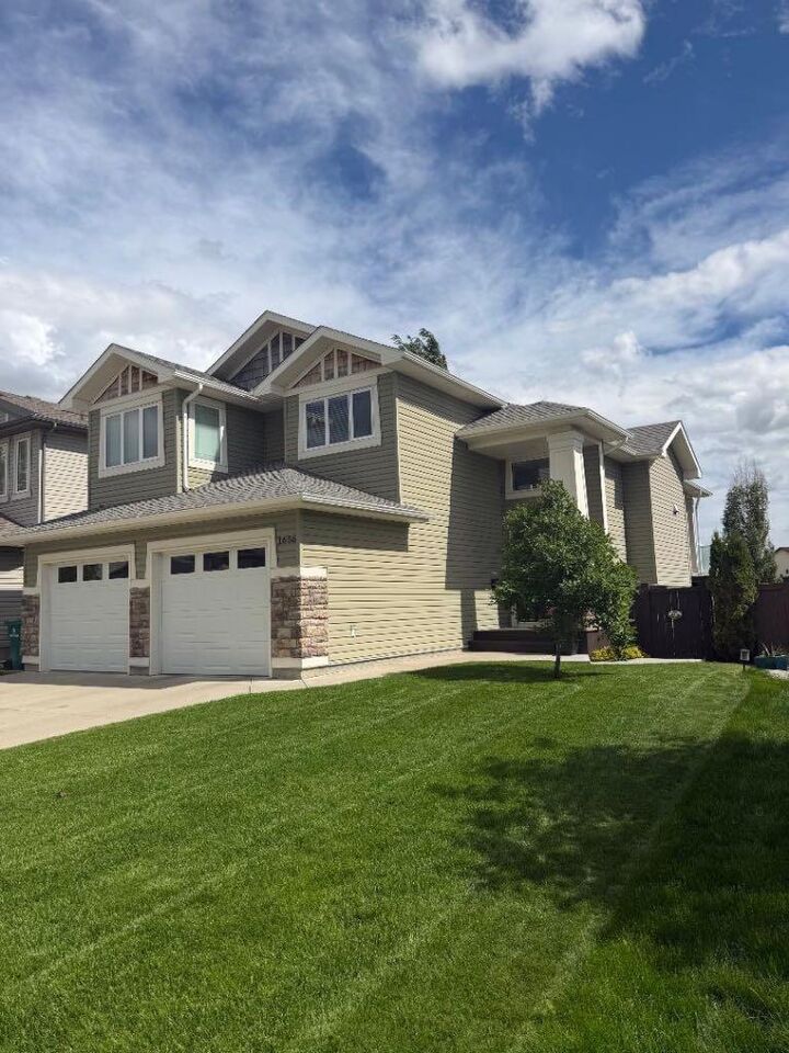 Photo de la propriété: 1656 Coalbanks Boulevard W AB T1J 2X4