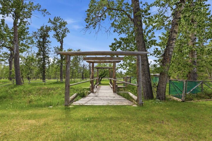 34 Oak Avenue — photo 1