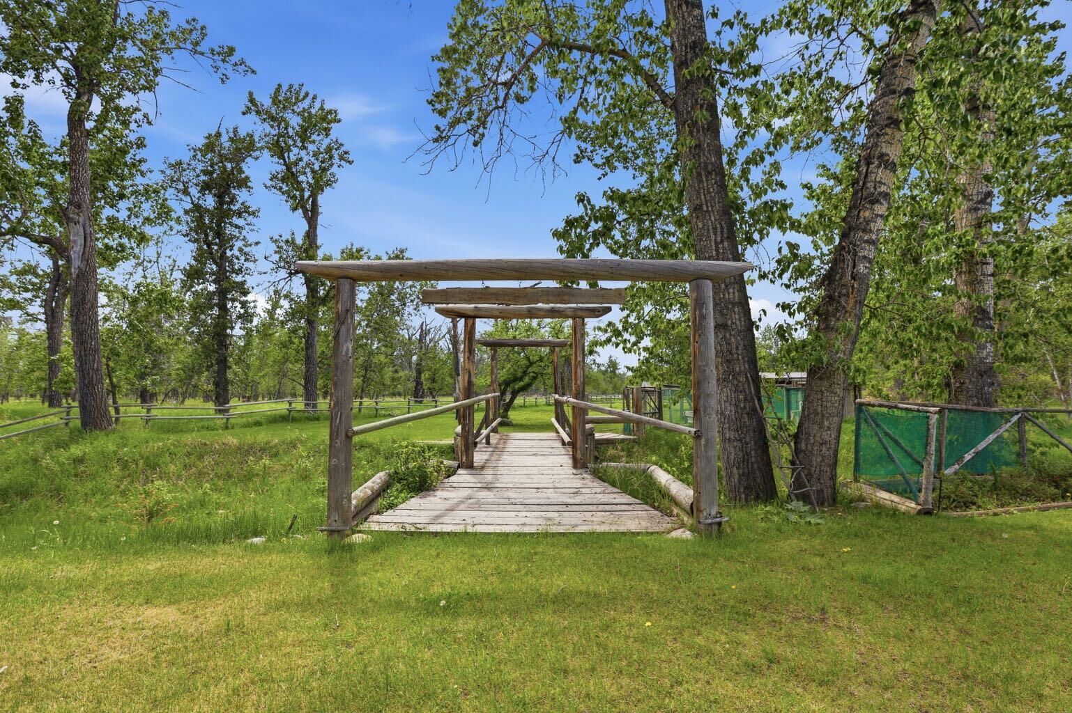 Property Photo: 34 Oak Avenue AB T1S 1K6