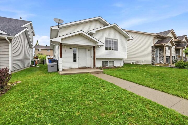 5812 70 Avenue Close — photo 1