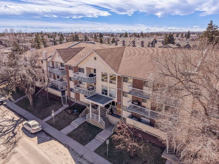 Property Photo:  2211 29 Street SW 201  AB T3E 2K1 