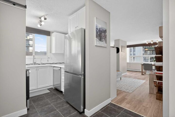 Property Photo:  626 15 Avenue SW 402  AB T2R 0R5 
