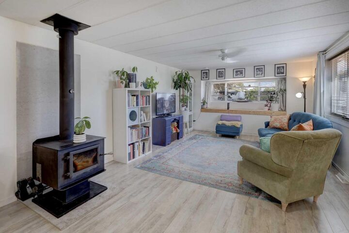 Photo de la propriété: 3223 83 Street NW 40 AB T3B 5M8