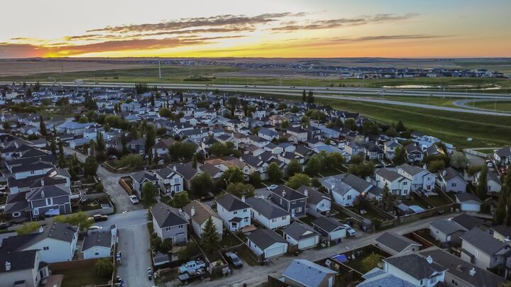 Property Photo:  258 Coville Crescent NE  AB T3K 5E6 
