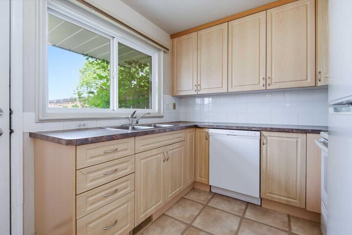 Property Photo:  3907 39 Street 1505  AB T4N 0M6 
