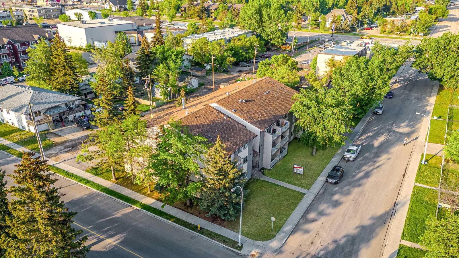 Property Photo:  10028 105 Avenue 2  AB T8V 1H1 