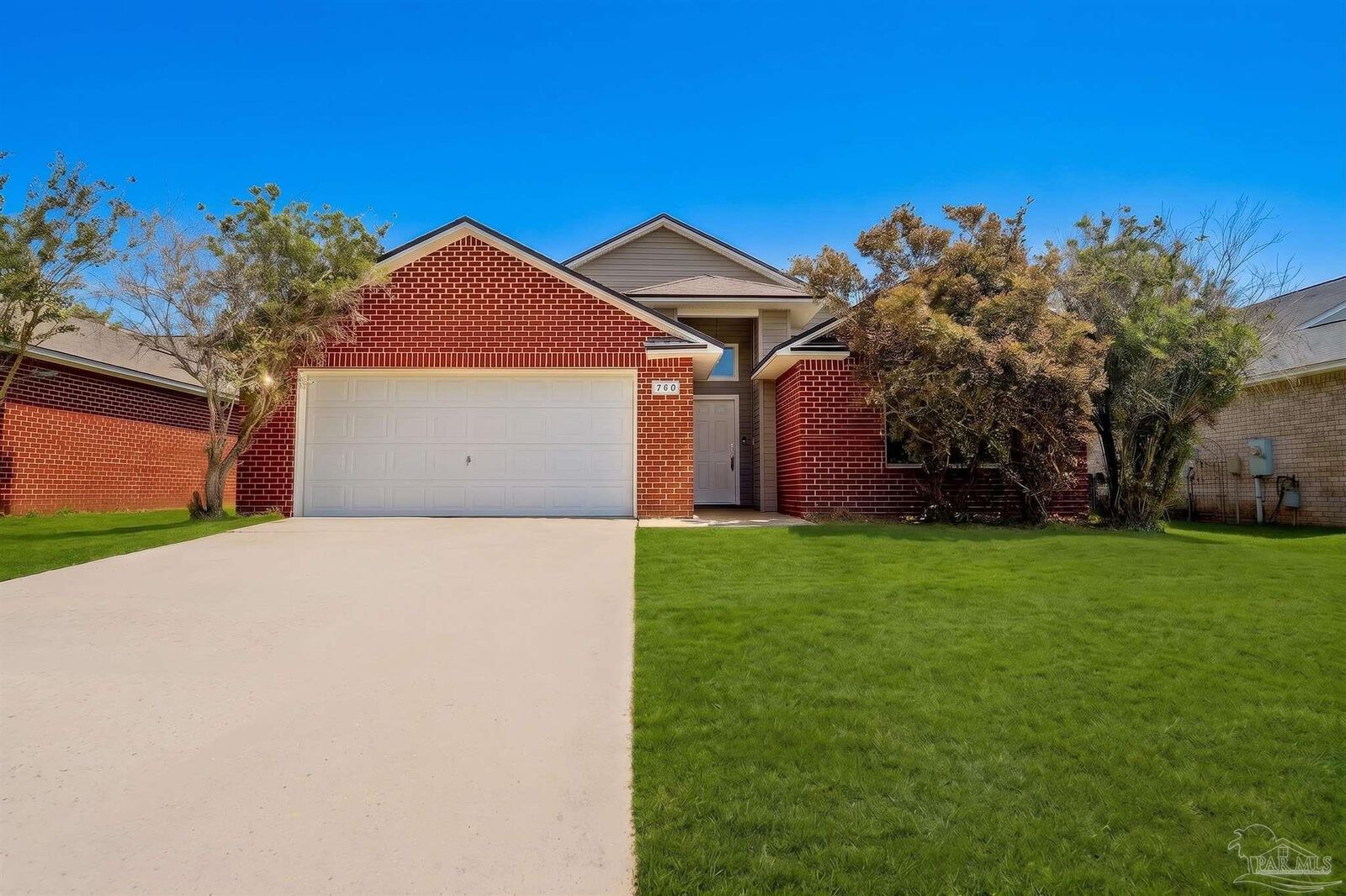 Property Photo: 760 Hanley Downs Dr FL 32533