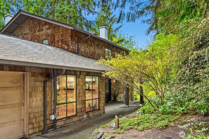 Property Photo: 8151 NE Hidden Cove Road WA 98110