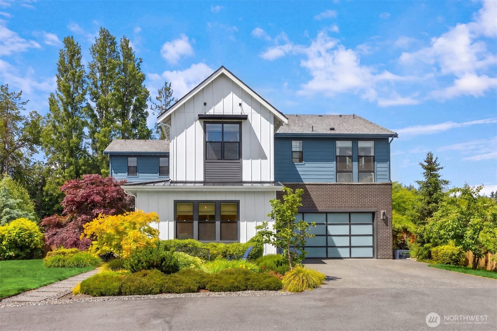 Property Photo:  8701 NE Winslow Grove Court  WA 98110 