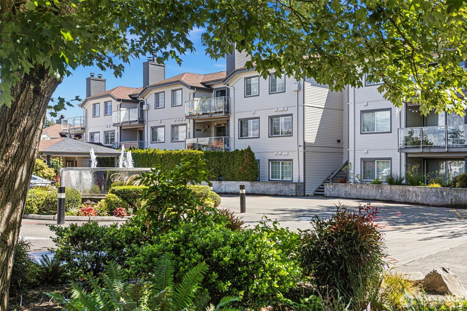 Property Photo: 2760 76th Avenue SE 407 WA 98040