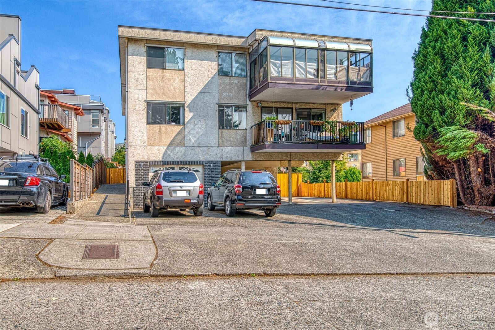 Property Photo: 1006 N 43rd Street 201 WA 98103