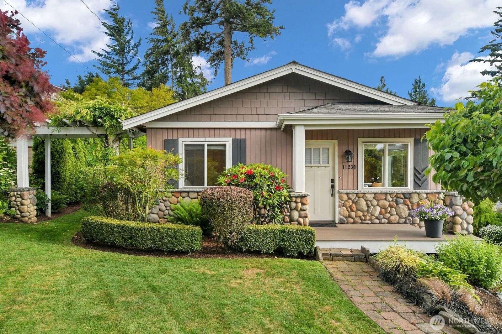 Property Photo: 11239 NE 91st Street WA 98033