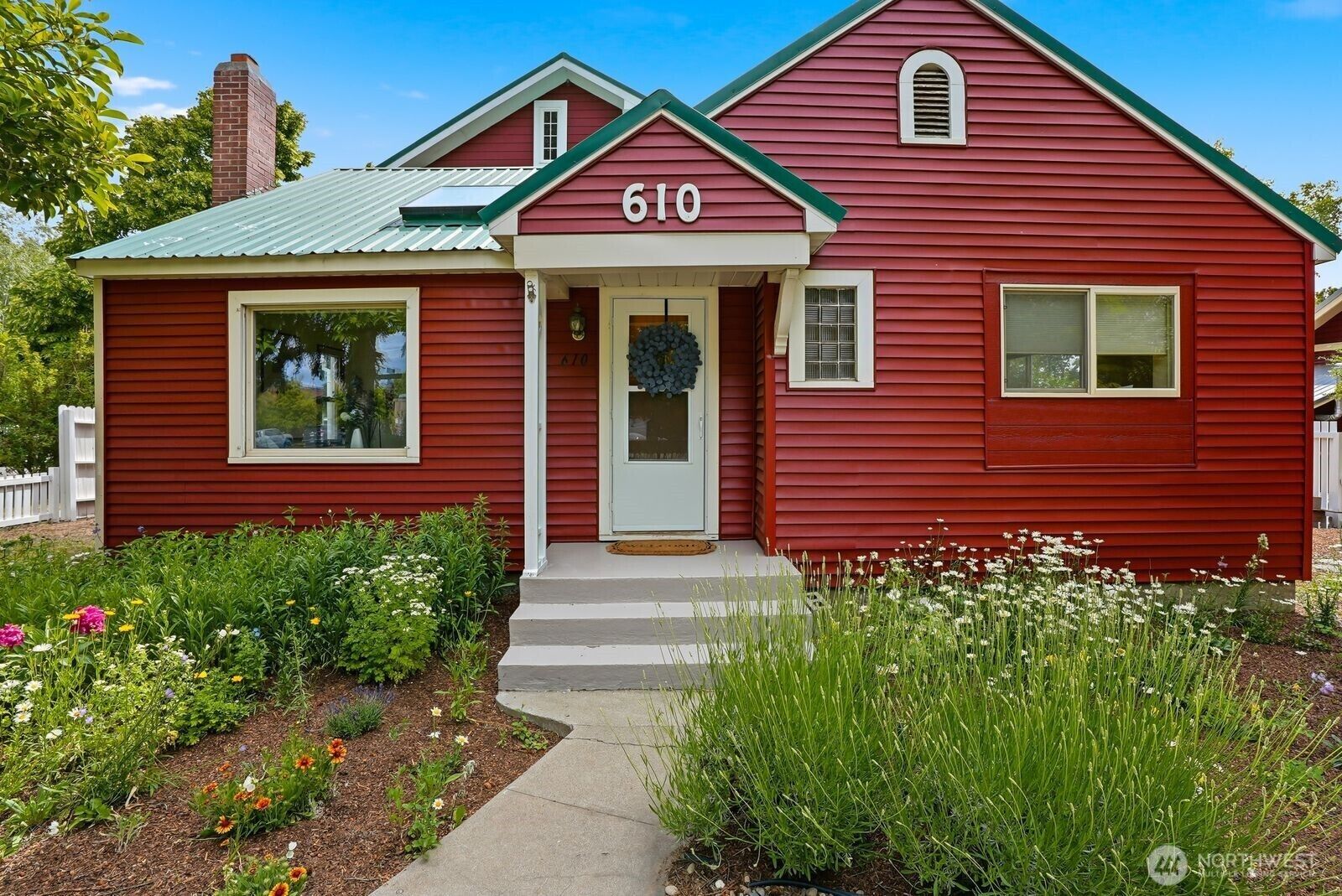 Property Photo:  610 N Sampson Street  WA 98926 