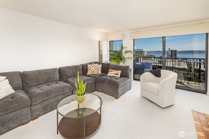 Property Photo: 500 W Roy Street W403 WA 98119