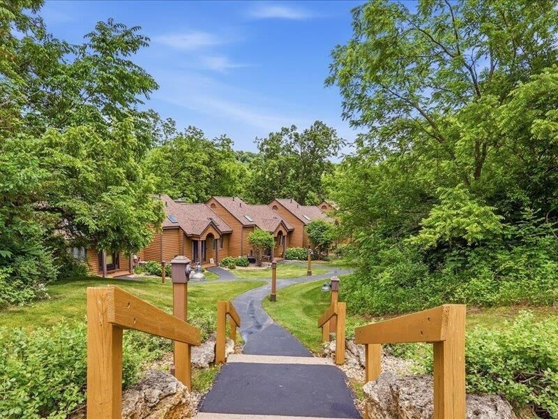 Property Photo: 30 Creekwood IL 61036