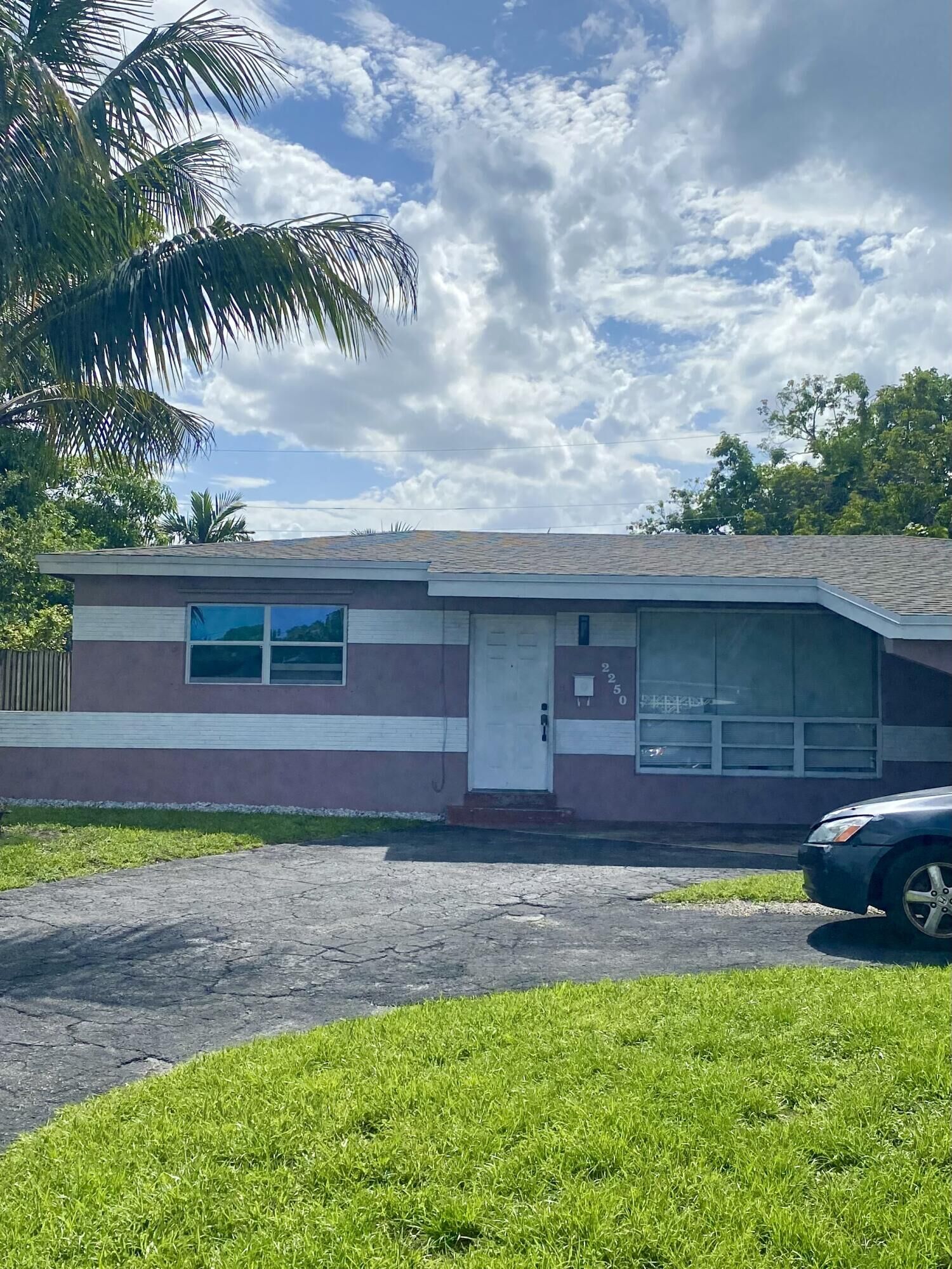 Property Photo:  2250 Gulfstream Drive  FL 33023 