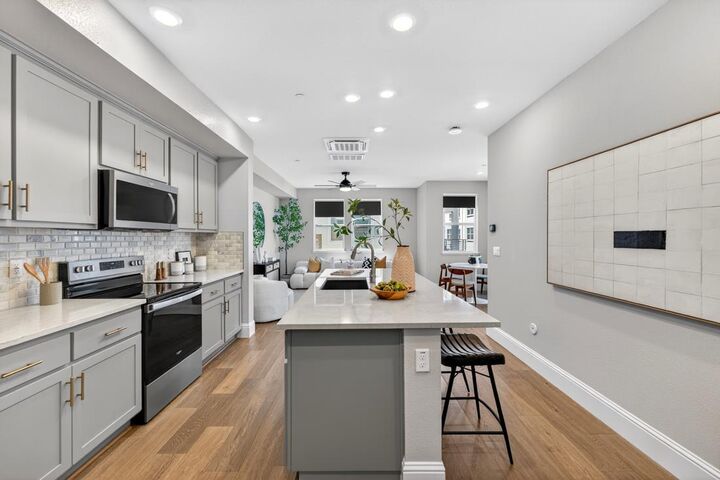 Property Photo:  586 Redberry Way  CA 95117 