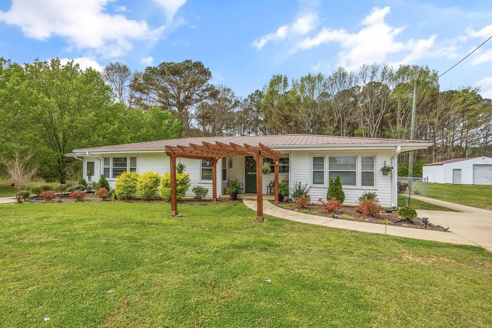 Property Photo:  196 Curt Rd  AL 35760 