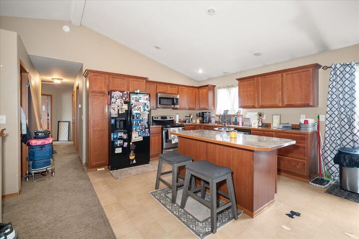Property Photo: 728 E Carrie Dr WA 99022