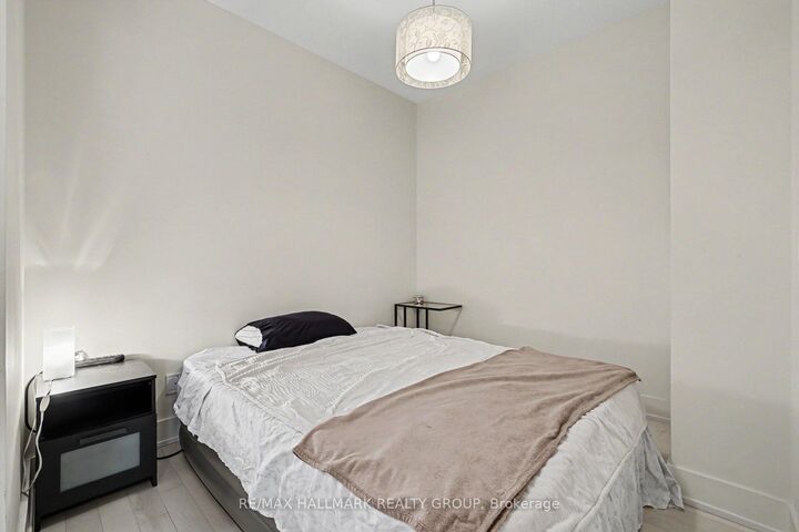 Property Photo: 98 Richmond Road 504 ON K1Z 0B2