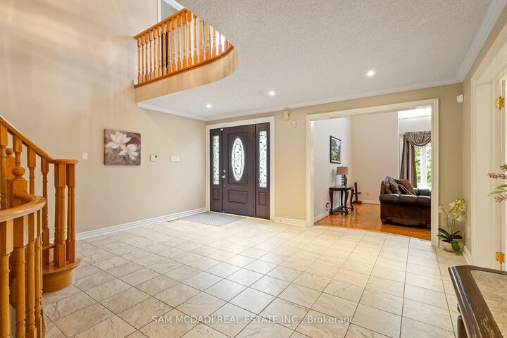 Property Photo: 2492 Erin Centre Boulevard ON L5M 5B2