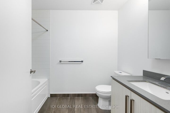 Property Photo: 5180 Yonge Street 1809 ON M2N 0K5