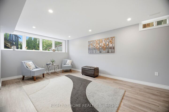 Property Photo: 156 Gunby Boulevard ON L8B 0V6