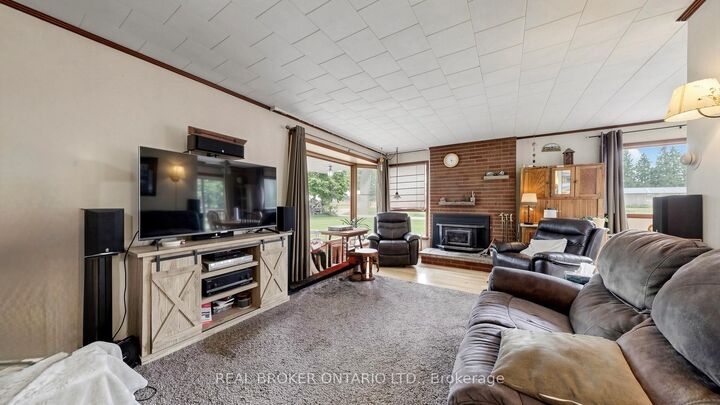 Property Photo: 13958 Trafalgar Road ON L7G 4S4