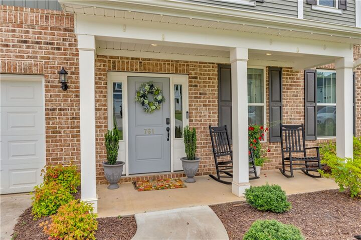 Property Photo: 761 Oak Hill Lane SC 29627
