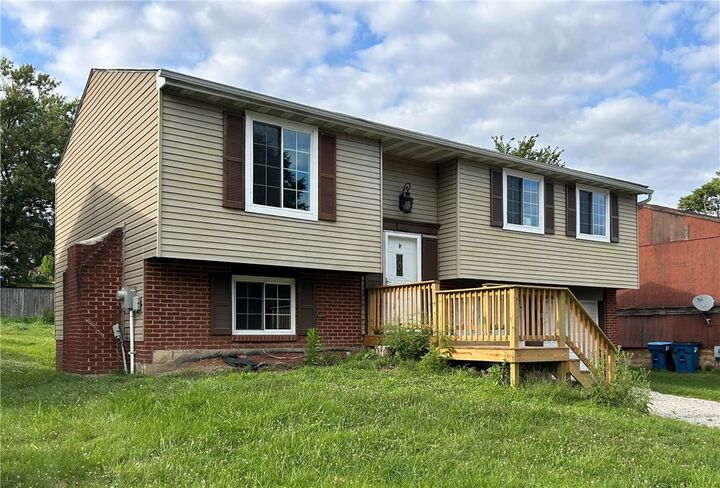 Property Photo:  181 Jade Dr  PA 15147 