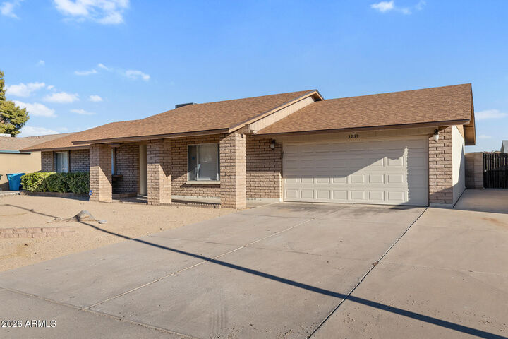 Property Photo: 3939 W Anderson Drive AZ 85308