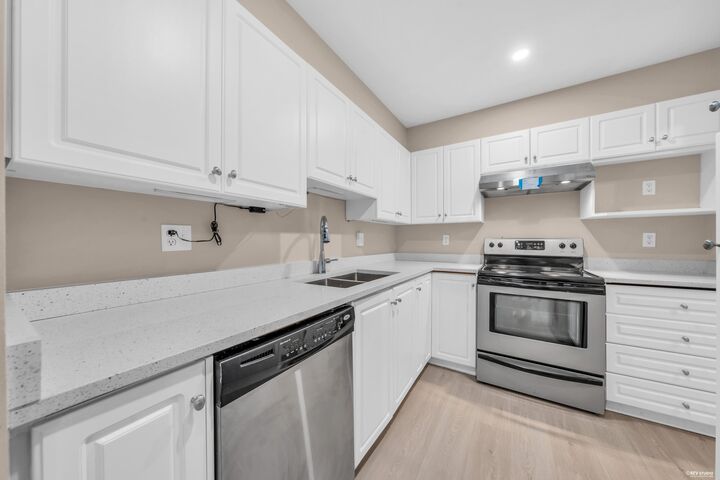 Property Photo: 515 Whiting Way 107 BC V3J 7W9