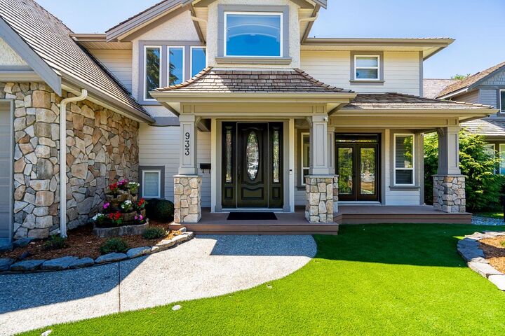 Property Photo: 933 164 Street BC V4A 4Y4