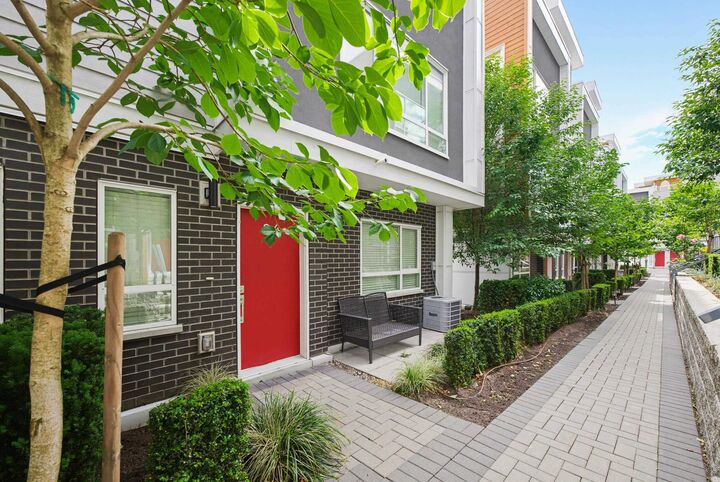 Property Photo: 19628 55A Avenue 36 BC V3A 0M6