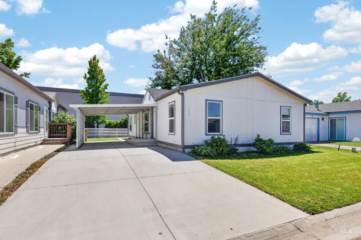 Property Photo:  709 Liberty Ln  ID 83617 