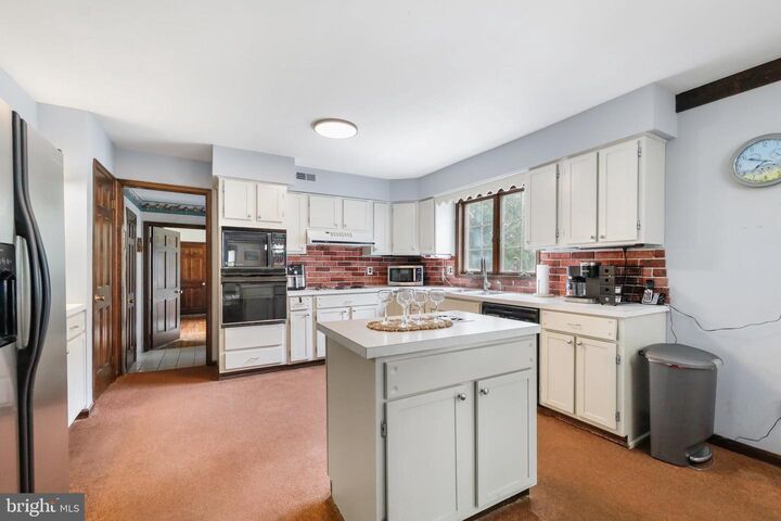 Property Photo:  95 Fostertown Road  NJ 08048 