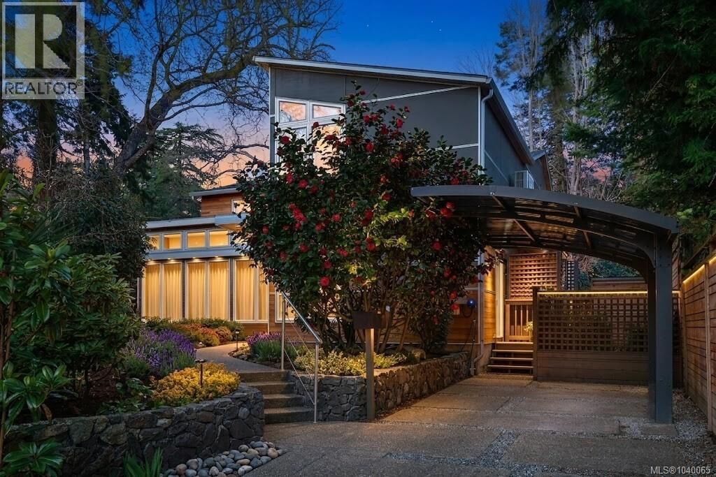 Property Photo: 929 Redfern Street BC V8S 4E7