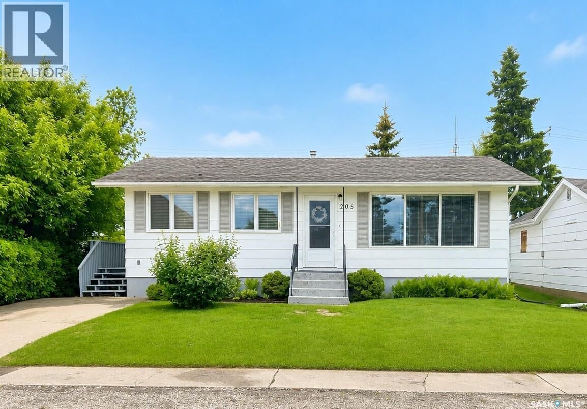 Property Photo:  205 4th Avenue W  SK S0J 2E0 