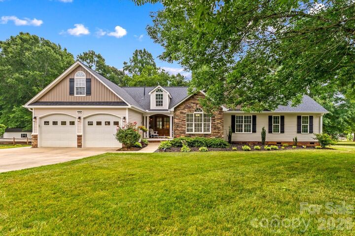 Property Photo:  596 Maple Ridge Circle  NC 28147 