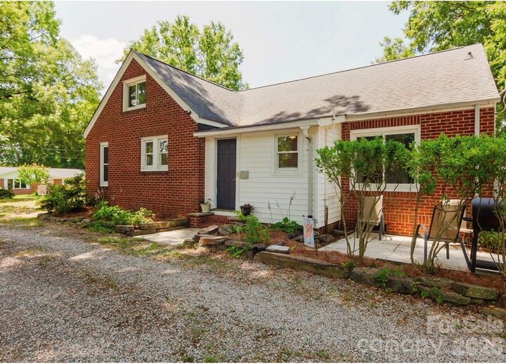 Property Photo:  307 E 2nd Street  NC 28129 