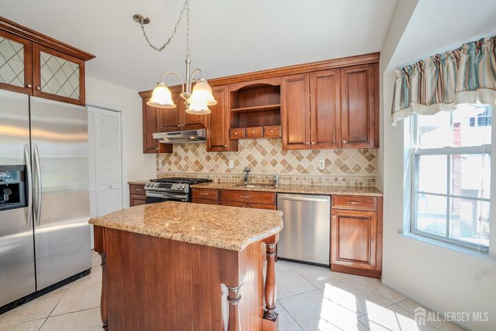Property Photo:  118 Copeley Way  NJ 08902 