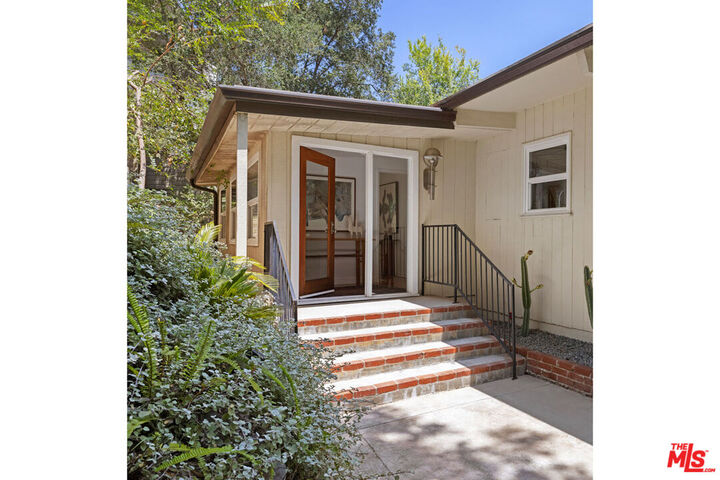 Property Photo: 1730 La Loma Rd CA 91105
