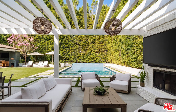 Property Photo: 957 Corsica Dr CA 90272