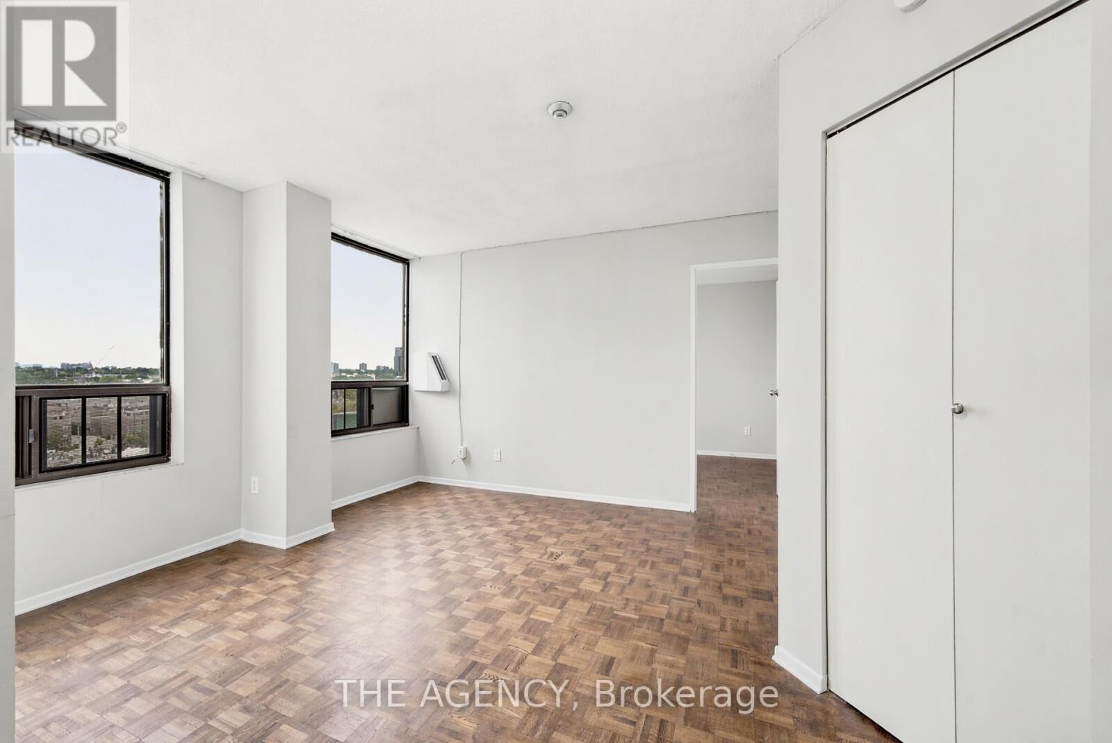 Property Photo:  2360 Dundas Street West 1019B  ON M6P 4B2 
