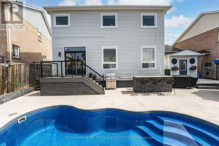 Property Photo:  20 The Queensway  ON L4M 7H6 