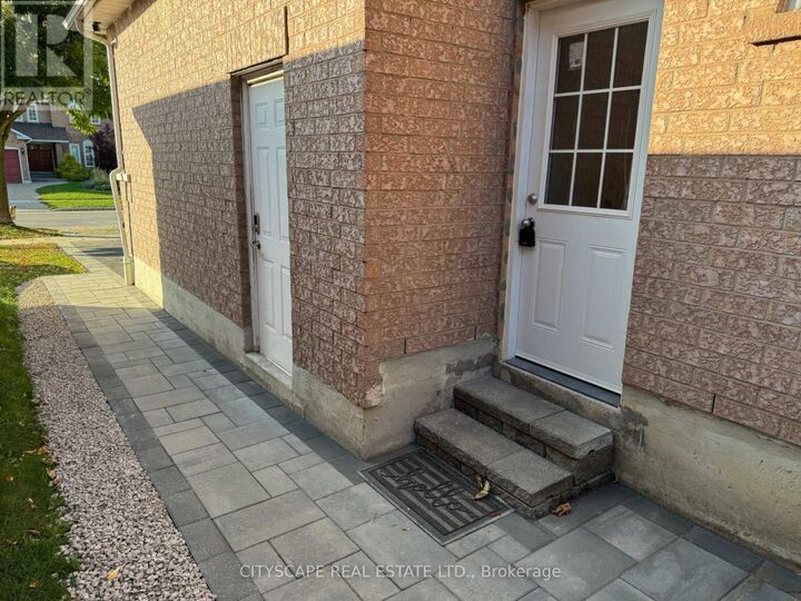 Property Photo: 6421 Donway Drive 2B (Lower) ON L5V 1J4