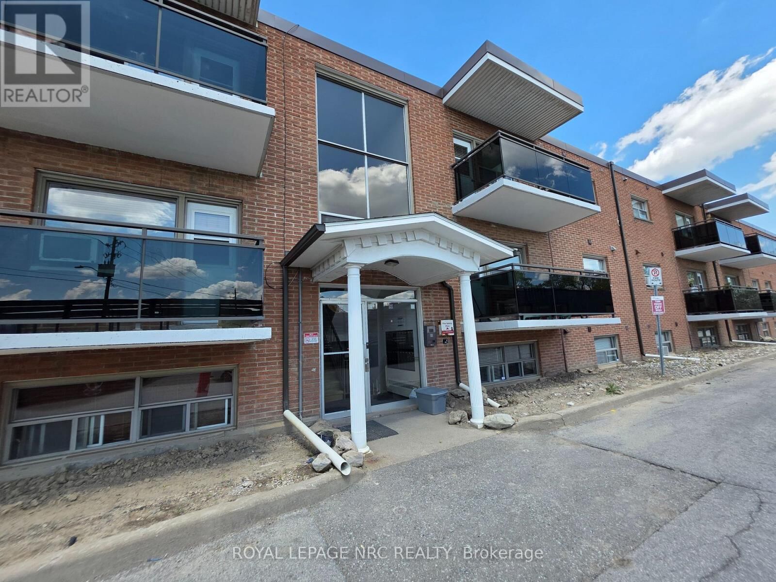 Property Photo: 264 Oakdale Avenue 109 ON L2P 2K4