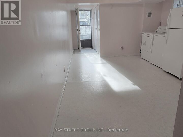 Property Photo:  72 Parkdene Court East (Lower)  ON M1W 2J3 